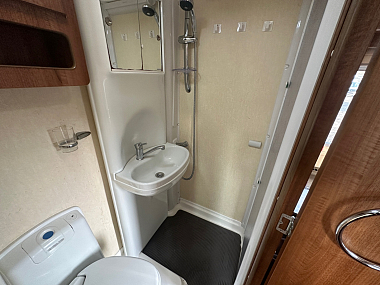  2015-autosleeper-stanton-for-sale-uc6077-24.jpg
