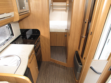  2015-autotrail-frontier-mohawk-for-sale-uc5546-33.jpg