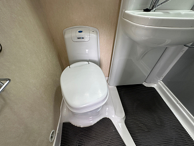  2016-autosleeper-broadway-ek-for-sale-uc6138-48.jpg