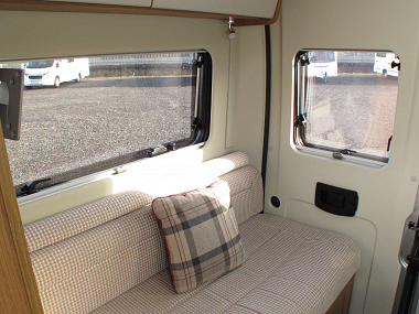  2016-autotrail-v-line-540-se-automatic-for-sale-uc5667-36.jpg