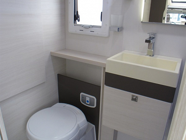  2016-chausson-welcome-737-for-sale-uc5987-57.jpg