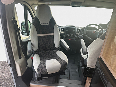  2016-swift-autocruise-rhythm-for-sale-uc6085-13.jpg