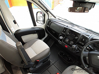 2017-autosleeper-corinium-rb-for-sale-uc5858-14.jpg