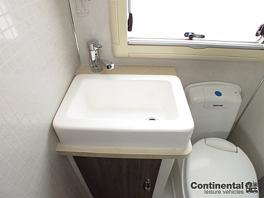  2017-autosleeper-corinium-rb-for-sale-uc5858-45.jpg