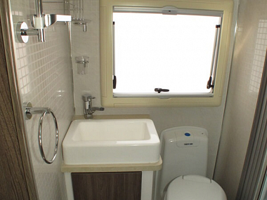  2017-autosleeper-corinium-rb-for-sale-uc5858-47.jpg
