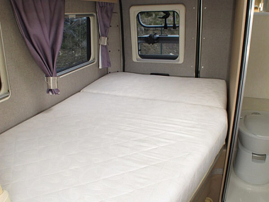  2017-autosleeper-kingham-for-sale-uc5777-34.jpg