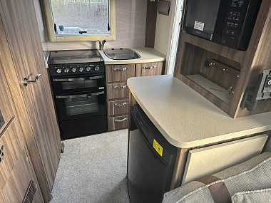  2017-autosleeper-stanton-for-sale-uc6080-13.jpg