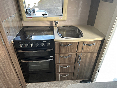  2017-autosleeper-stanton-for-sale-uc6080-14.jpg