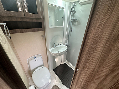  2017-autosleeper-stanton-for-sale-uc6080-16.jpg