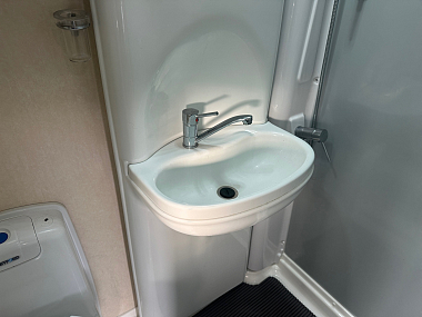  2017-autosleeper-stanton-for-sale-uc6080-18.jpg