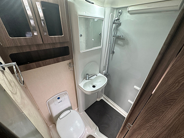  2017-autosleeper-stanton-for-sale-uc6080-20.jpg