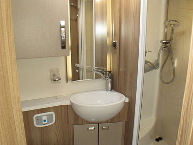  2017-swift-kontiki-635-for-sale-uc5953-7.jpg