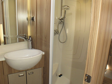  2017-swift-kontiki-635-for-sale-uc5953-8.jpg