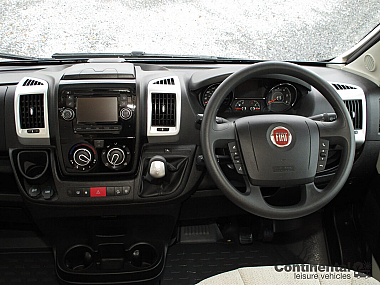  2018-autotrail-apache-634-for-sale-uc5818-13.jpg