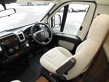  2018-autotrail-apache-634-for-sale-uc5818-14.jpg