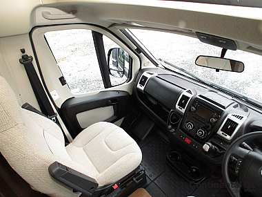 2018-autotrail-apache-634-for-sale-uc5818-15.jpg