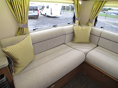  2018-autotrail-apache-634-for-sale-uc5818-38.jpg