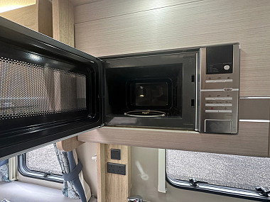  2018-elddis-chatsworth-185-for-sale-uc6136-21.jpg