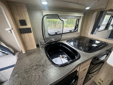  2018-elddis-chatsworth-185-for-sale-uc6136-23.jpg