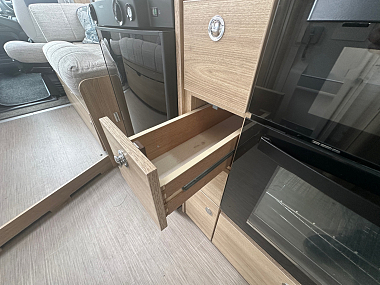  2018-elddis-chatsworth-185-for-sale-uc6136-29.jpg