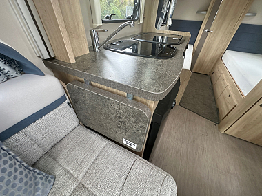  2018-elddis-chatsworth-185-for-sale-uc6136-33.jpg