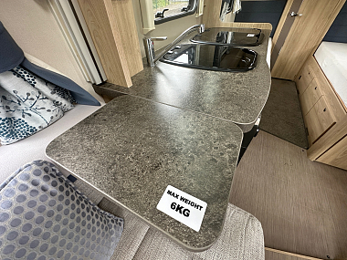  2018-elddis-chatsworth-185-for-sale-uc6136-34.jpg