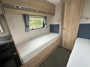  2018-elddis-chatsworth-185-for-sale-uc6136-37.jpg