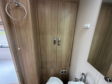  2018-elddis-chatsworth-185-for-sale-uc6136-48.jpg