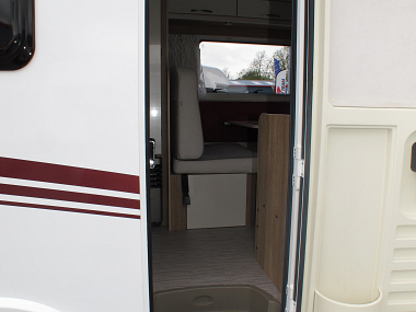  2018-rimor-seal-9-motorhome-for-sale-uc5551-13.jpg