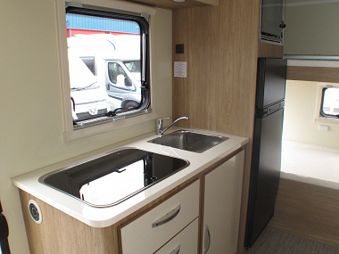  2018-rimor-seal-9-motorhome-for-sale-uc5551-24.jpg