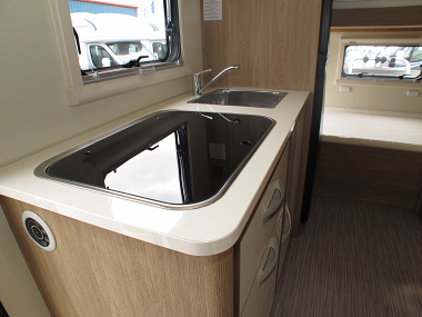  2018-rimor-seal-9-motorhome-for-sale-uc5551-25.jpg