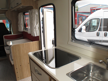  2018-rimor-seal-9-motorhome-for-sale-uc5551-34.jpg