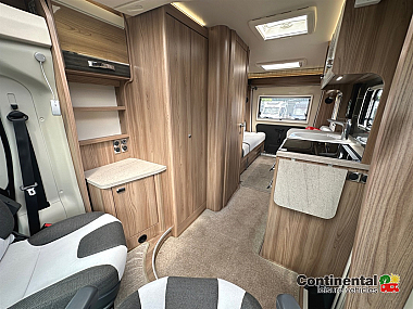  2018-swift-rio-320-for-sale-uc6245-45.jpg