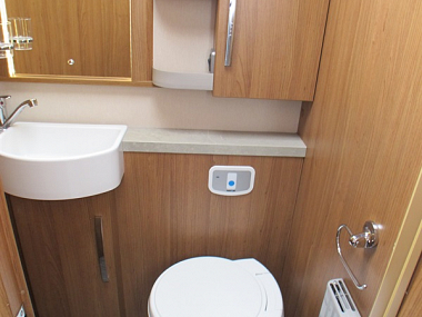  2019-autotrail-comanche-sor123-39.jpg