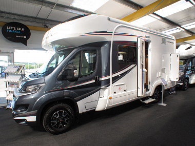  2019-autotrail-tracker-rs-for-sale-at4414-2.jpg