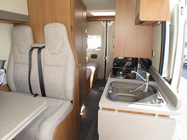  2019-autotrail-tribute-670-for-sale-at4405-34.jpg