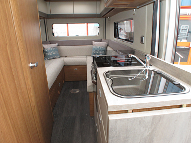  2019-autotrail-v-line-610-sport-at4336-23.jpg