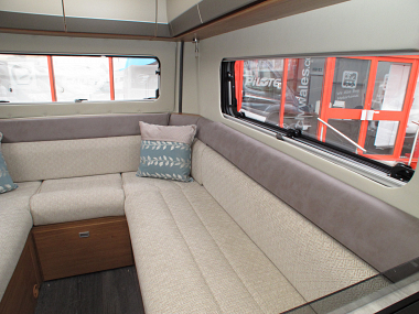  2019-autotrail-v-line-610-sport-at4336-28.jpg