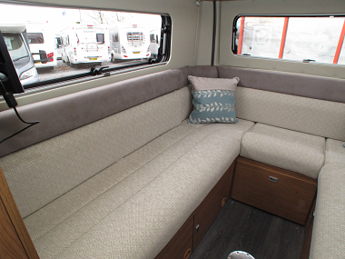  2019-autotrail-v-line-610-sport-at4336-29.jpg
