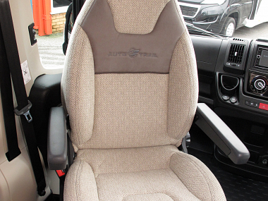  2019-autotrail-v-line-610-sport-at4336-43.jpg