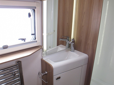  2019-swift-bessacarr-584-for-sale-uc6034-4.jpg