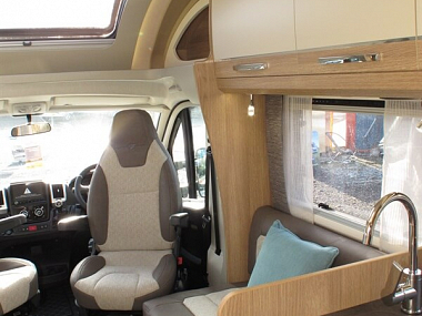 2021-auto-trail-tracker-fb-for-sale-at4558-40.jpg
