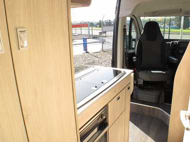  2021-autotrail-expedition-67-for-sale-uc5950-6.jpg