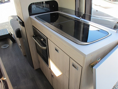  2021-autotrail-expedition-67-for-sale-uc6059-12.jpg