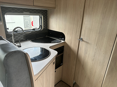  2021-autotrail-f74-for-sale-uc6036-13.jpg