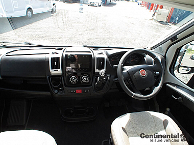  2021-autotrail-tracker-fb-for-sale-uc5762-16.jpg