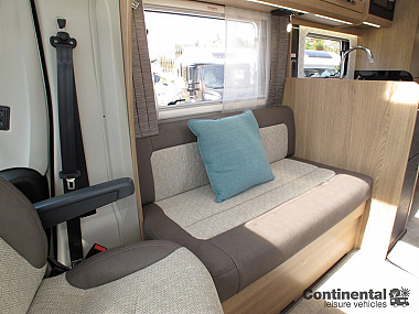  2021-autotrail-tracker-fb-for-sale-uc5762-24.jpg