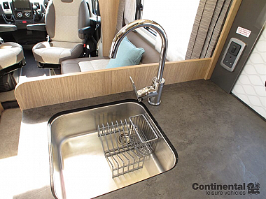  2021-autotrail-tracker-fb-for-sale-uc5762-29.jpg