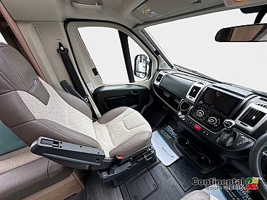  2021-autotrail-tracker-rb-for-sale-uc6230-12.jpg