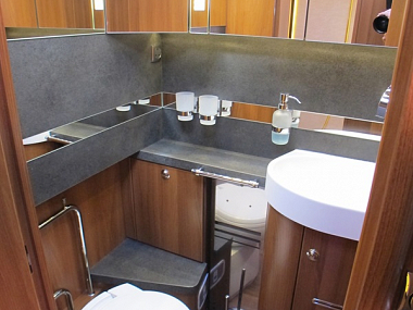  2021-carthago-liner-for-two-for-sale-uc6090-16.jpg